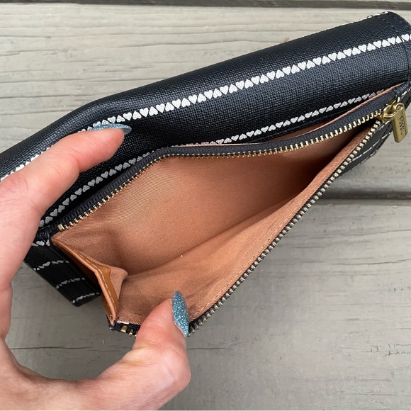 Fossil Logan Leather RFID Flap Clutch Wallet in black and white hearts pattern - Picture 8 of 14